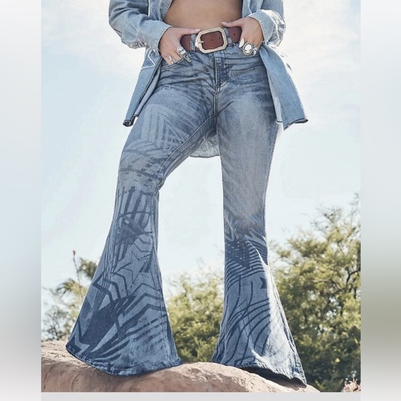 NWT Wrangler x Lainey Wilson collab jeans - Picture 1 of 8